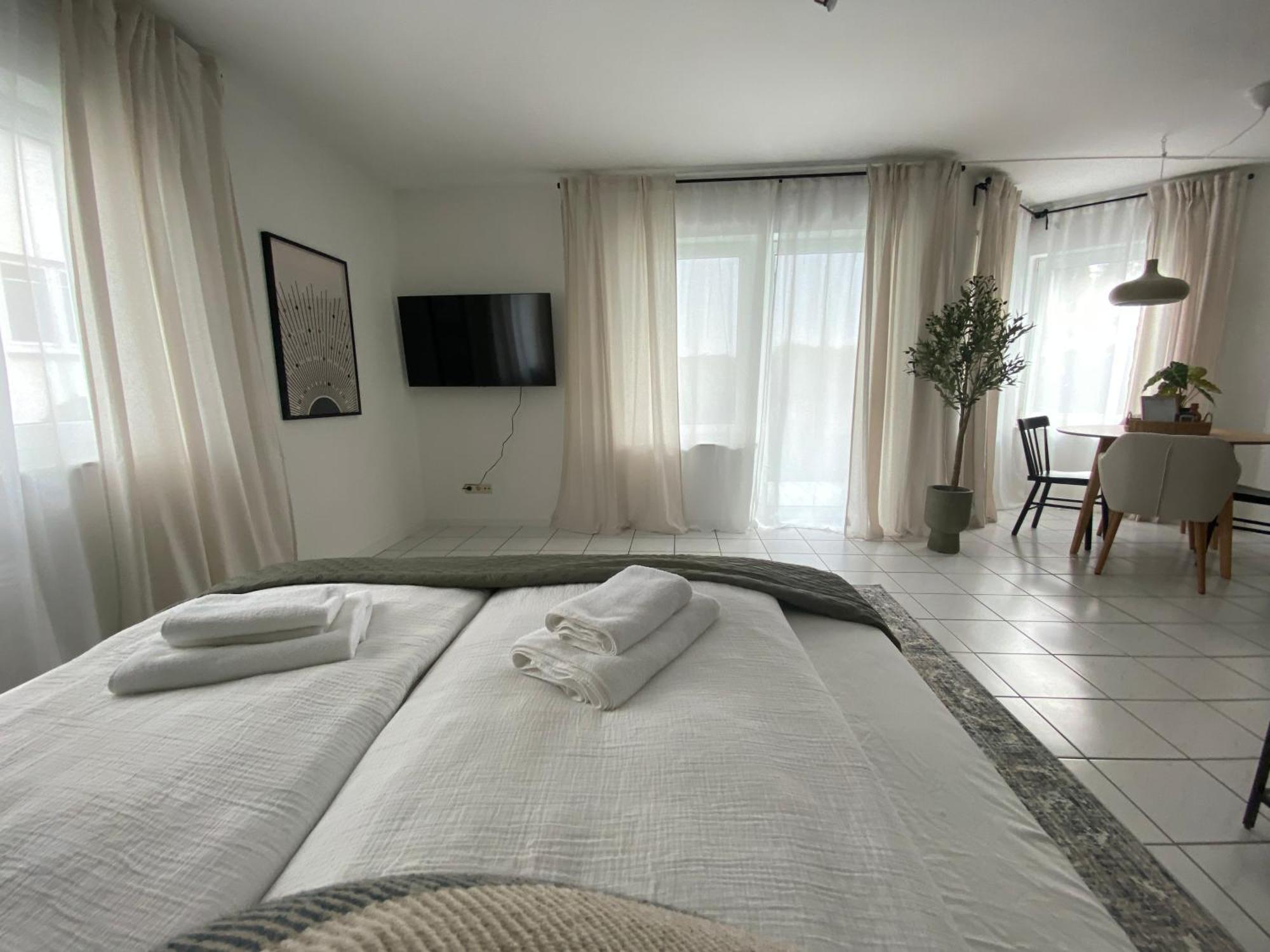 Moderne Wohnung Mit Terrasse & Parkplatz; Naehe Bwzk & Amazon Coblenza Esterno foto